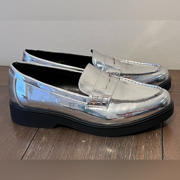 NWOT Worthington Silver Penny Loafers Womens size 9 - Picture 7 of 11
